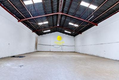 5,000 ft² Warehouse with Fibre Internet in Industrial Area - 2