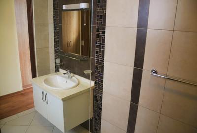 4 Bed Apartment with En Suite in Westlands Area - 2