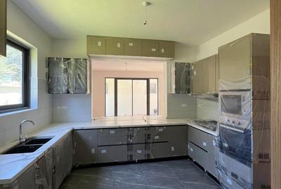 6 Bed Townhouse with En Suite at Lavington Green - 2
