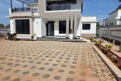 4 Bed Townhouse with En Suite in Ruiru - 2