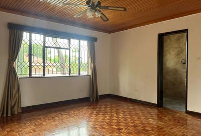 5 Bed House with En Suite in Runda - 4