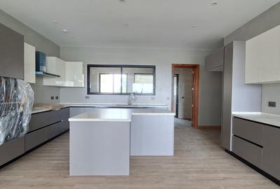 Serviced 4 Bed Apartment with En Suite in Westlands Area - 2