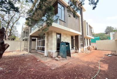 5 Bed Townhouse with En Suite at Lavington - 3