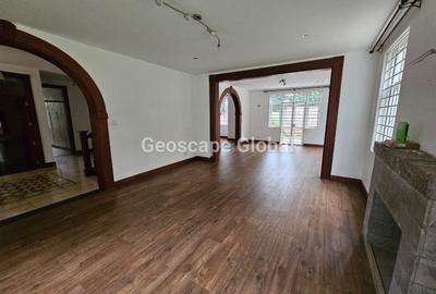 5 Bed House with En Suite in Rosslyn - 3