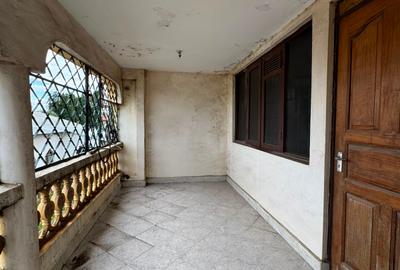 5 Bed House with En Suite at Bombolulu - 4