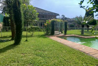 5 Bed Townhouse with Swimming Pool in Runda