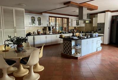 5 Bed Townhouse with Swimming Pool in Spring Valley - 4