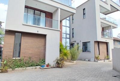 5 Bed Townhouse with En Suite at Lavington Green - 2