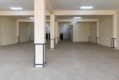 5,600 ft² Shop in Industrial Area