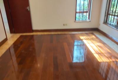 5 Bed Townhouse with En Suite in Runda - 3