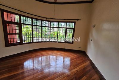 4 Bed House with En Suite in Spring Valley - 2