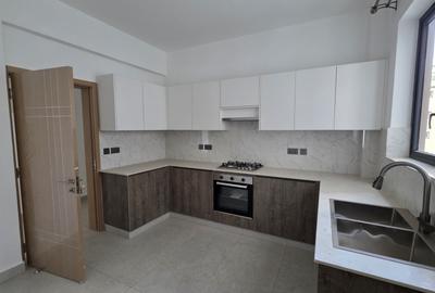 3 Bed Apartment with En Suite in Brookside - 2