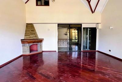 5 Bed Townhouse with En Suite in Lavington - 3
