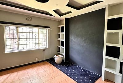 4 Bed House with Garden in Karen - 3