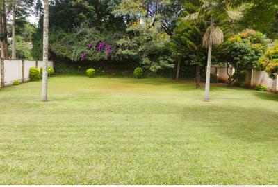 5 Bed House with En Suite in Runda - 2