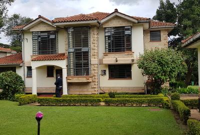 4 Bed House with En Suite at Rosslyn Redhil - 2