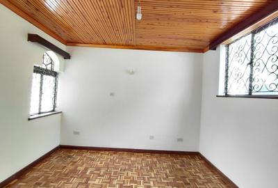 6 Bed House with En Suite in Nyari - 3