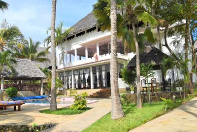 5 Bed Villa with En Suite in Watamu - 3