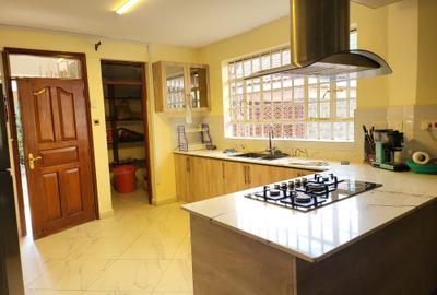 5 Bed House with En Suite in Runda - 2