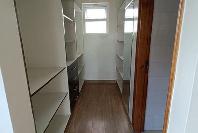 4 Bed Apartment with En Suite in Kilimani - 2