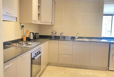 Serviced 2 Bed Apartment with En Suite at Brookside
