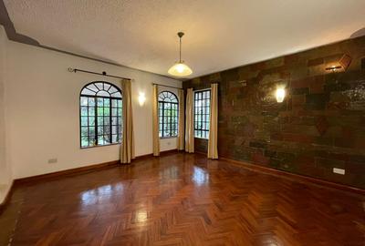 5 Bed House with En Suite in Runda - 2