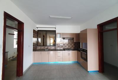 2 Bed Apartment with En Suite in Parklands - 4