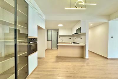 3 Bed Apartment with En Suite in Riverside - 2