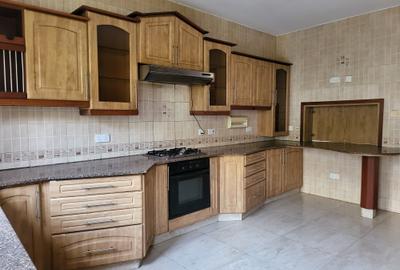 4 Bed Townhouse with En Suite in Brookside - 4
