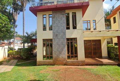 4 Bed Townhouse with En Suite at Lavington - 3