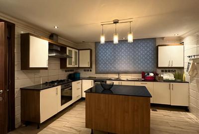 5 Bed Townhouse with En Suite in Lavington - 2