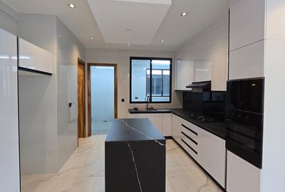 2 Bed Apartment with En Suite in Spring Valley - 4
