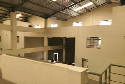 30,000 ft² Warehouse with Fibre Internet in Industrial Area - 4