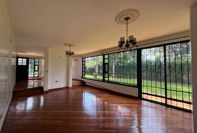 5 Bed House with En Suite in Runda - 2