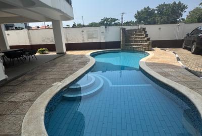 4 Bed Apartment with En Suite at Greenwood - 2