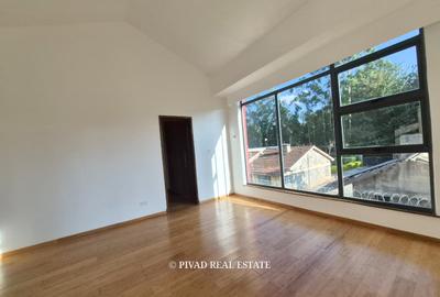 4 Bed Townhouse with Garden in Garden Estate - 3