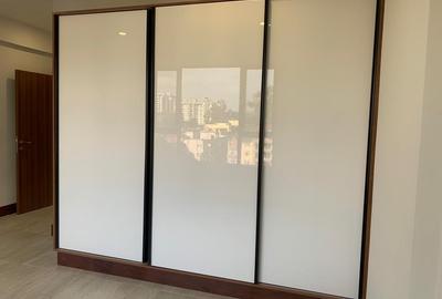 Furnished 1 Bed Apartment with En Suite in Westlands Area - 4