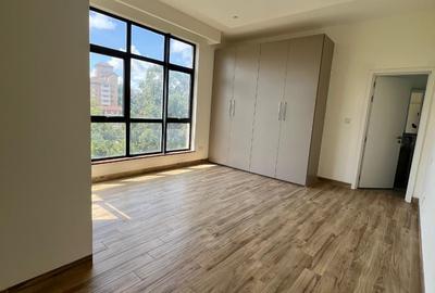 4 Bed Apartment with En Suite at Riverside Drive - 4