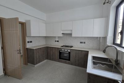 3 Bed Apartment with En Suite in Brookside