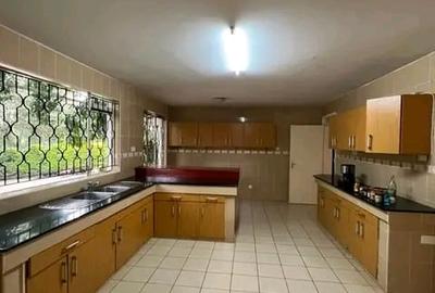 4 Bed Townhouse with En Suite in Gigiri - 3