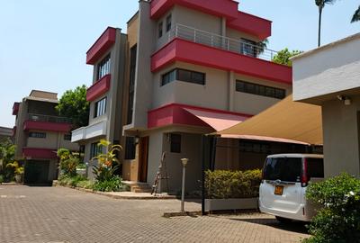 5 Bed Townhouse with En Suite at Lavington