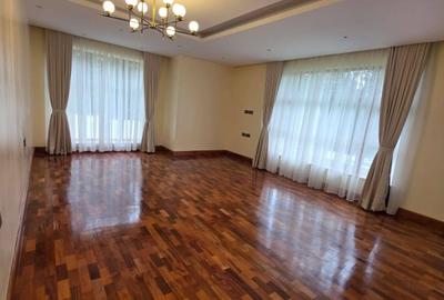4 Bed House with En Suite in Rosslyn - 4