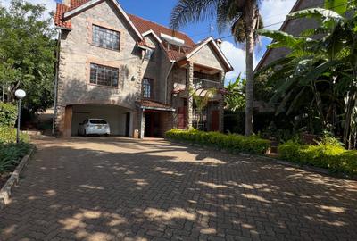 5 Bed Townhouse with En Suite in Lavington - 2