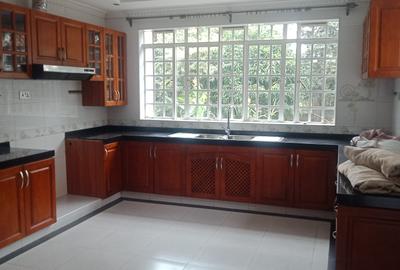 5 Bed Townhouse with En Suite in Kitisuru - 3