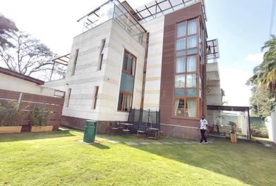 6 Bed Townhouse with En Suite in Lavington - 4