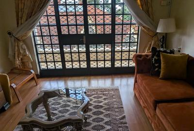 5 Bed House with En Suite in Lavington - 4