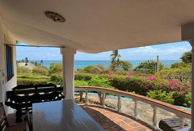 4 Bed Villa with En Suite at Bofa Beach - 2