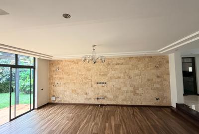 5 Bed Townhouse with En Suite in Lavington - 3