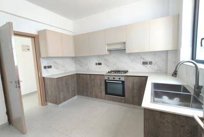 3 Bed Apartment with En Suite in Brookside - 3