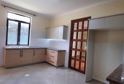 5 Bed Townhouse with En Suite in Lavington - 4